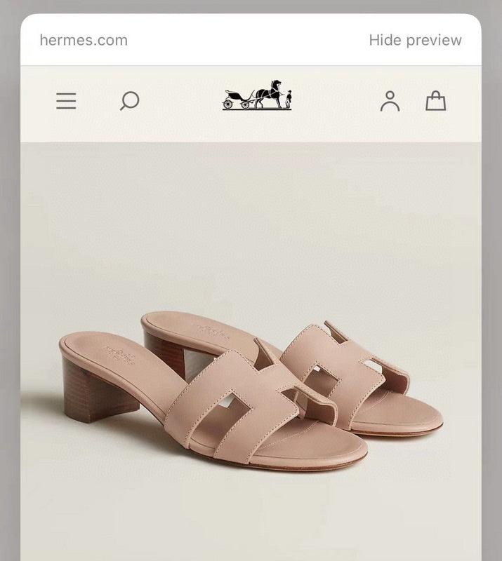 Hermes sandals Style 060 - close-up of statement logo accent