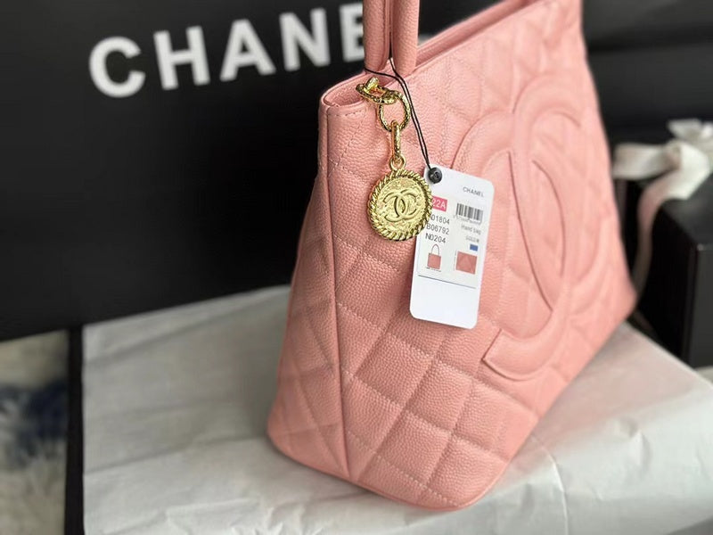 Zivas Charm Effortless Elegance Luxury Handbag (Polished Everyday Piece) – Close-Up Detail