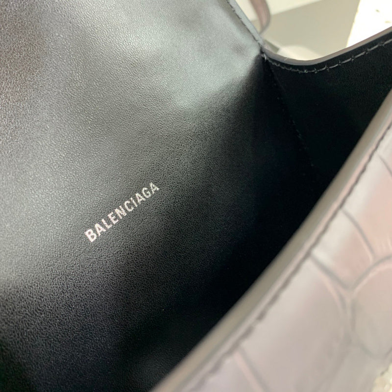 Contemporary Vegan Leather Handbag - Premium Craftsmanship Detailing | Women's Luxury Handbag #554 - texture close-up (image 9) of designer-inspired handbag