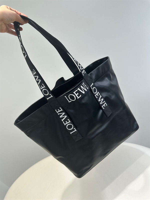 Ziva's Charm handbag – detail view (50cm*31cm*20cm)