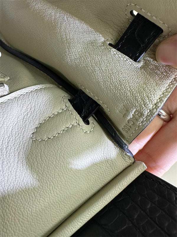  shoulder bag interior and compartment view