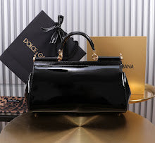 Luxury Monogram Shoulder Bag - Women's Elegant Designer Fashion - NM6957