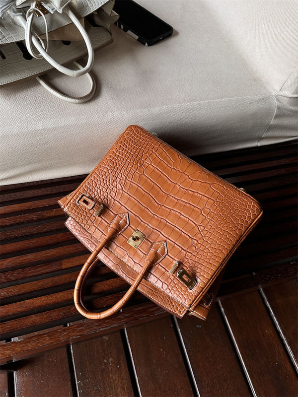  tote bag interior and compartment view 9
