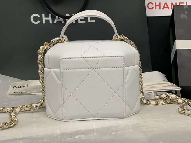 Zivas Charm Signature Style Luxury Handbag (Versatile Style Statement) – Close-Up Detail