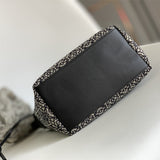 Ziva's Charm handbag – interior view (21cm*17cm*12.5cm)