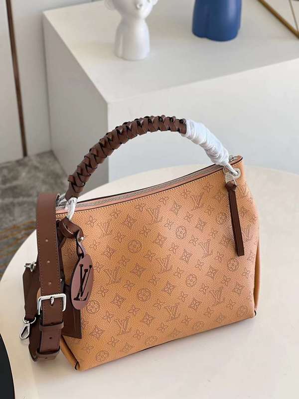 Handle and strap detail of sleek classic women's handbag – women's premium purse