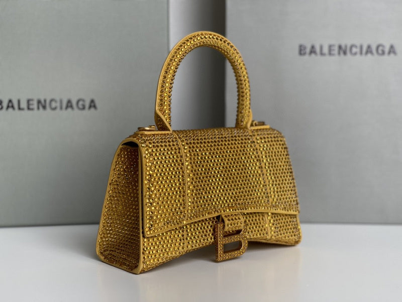 Zivas Charm Contemporary Flair Statement Handbag (Everyday Luxury Essential) – Detail View
