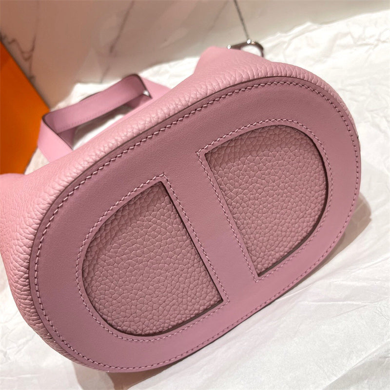  classic crossbody bag styled with outfit 18