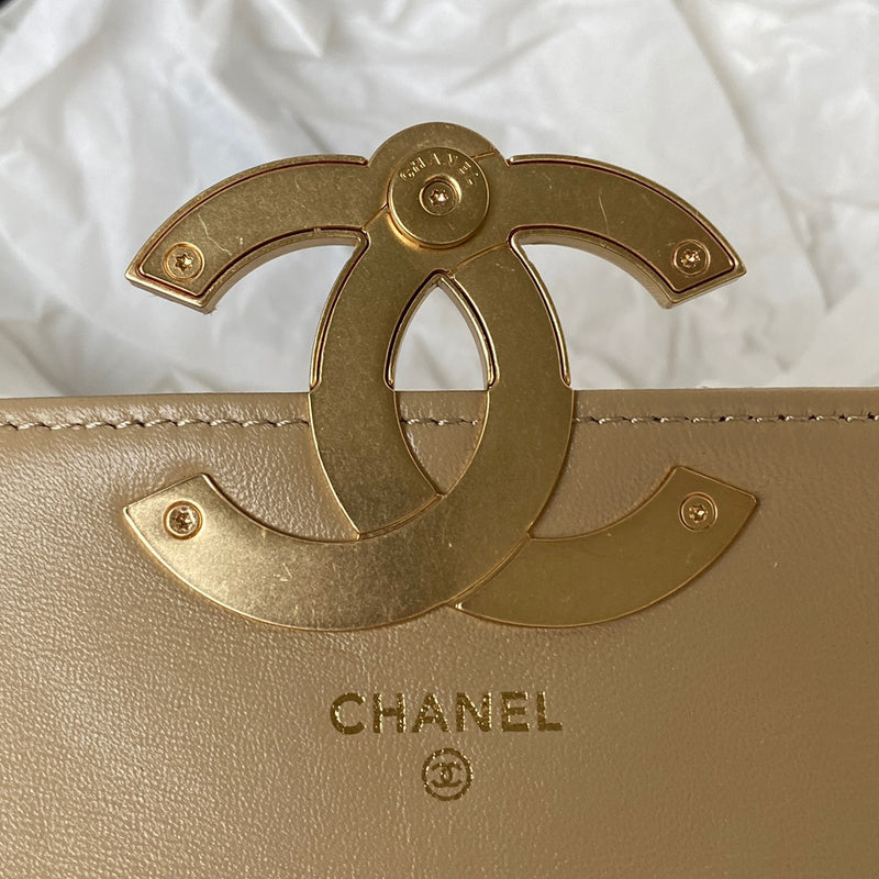  handbag, compact everyday style, image 8
