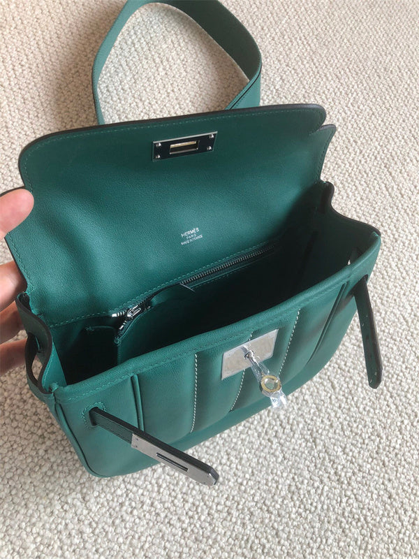  tote bag interior and compartment view 9