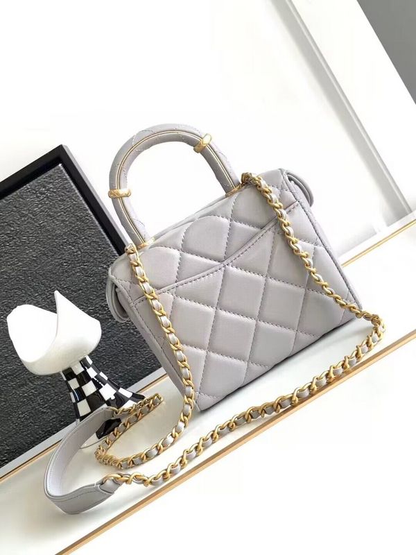 Ziva's Charm handbag – close-up view (one versatile size)