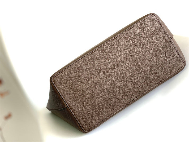 Ziva's Charm handbag – detail view (29cm*14cm*25cm)