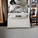  Effortless handbag front view
