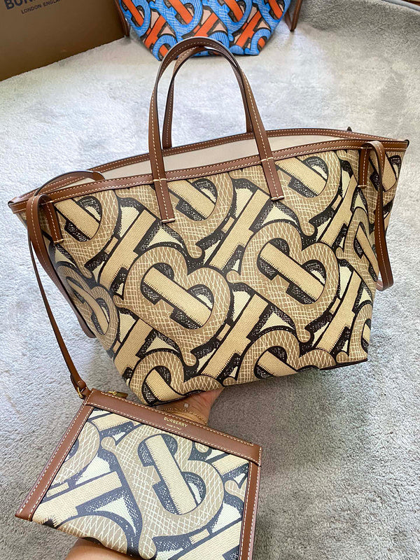 Ziva's Charm handbag – front view (one versatile size)