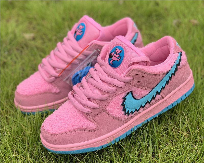 Nike Men's & Women's Premium Low-Top Trainers — Style 085 close-up view