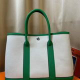  Structured top-handle bag front view