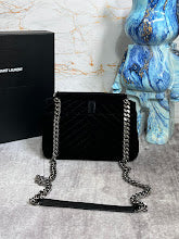 Chic Women's Designer Tote - Luxury Premium Handbag Style - NM3231