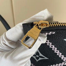 Designer Iconic Shoulder Bag - Luxury Women's Premium Fashion - NM4781