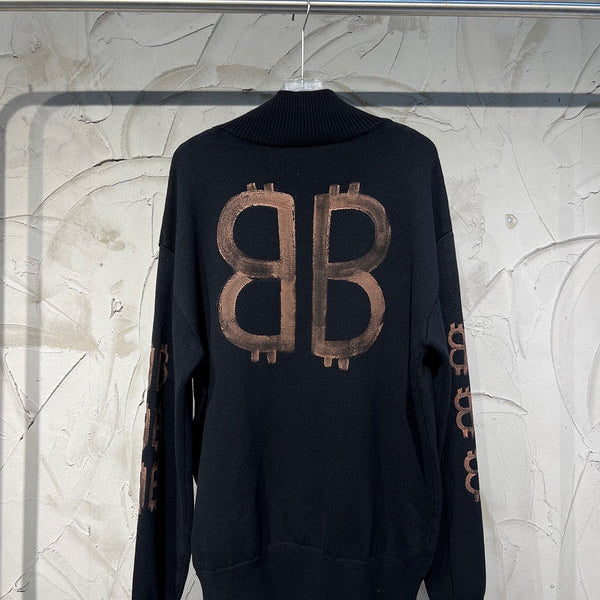 Close-up detail view of Balenciaga luxury piece style No.072