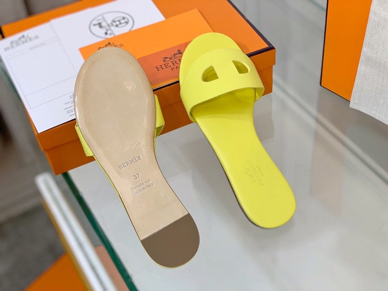 Hermès Nude Classic Ballet Flats - Detail Shot of Craftsmanship