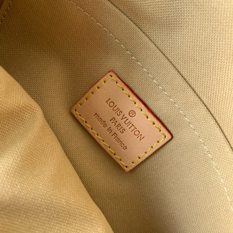 Close-up detail of classic elevated women's handbag – women's everyday handbag
