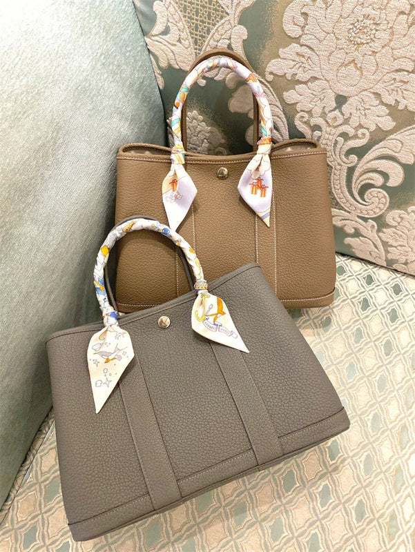  Minimalist everyday bag carried on shoulder 10