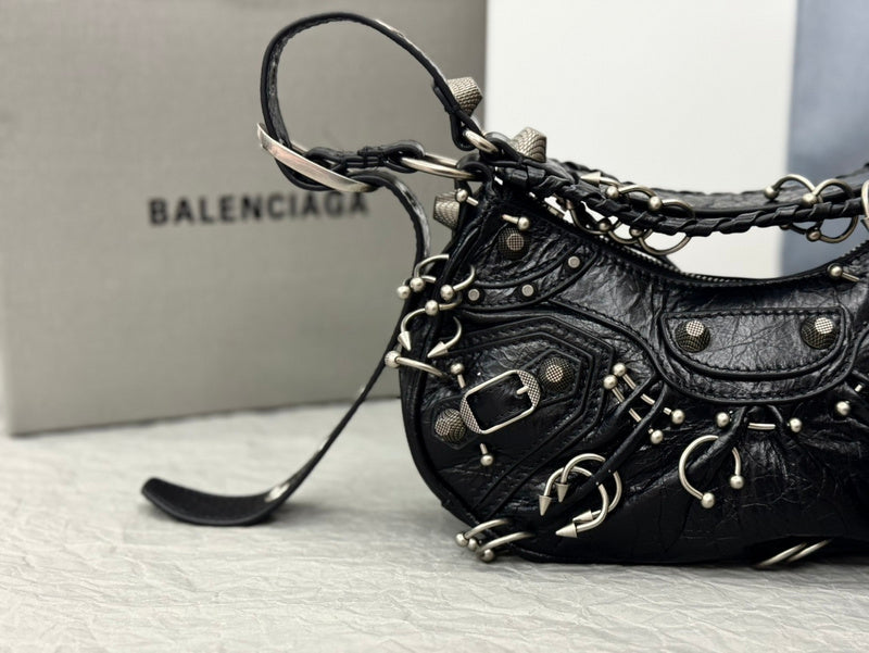 Zivas Charm Everyday Sophistication Statement Handbag (Polished Everyday Piece) – Close-Up Detail