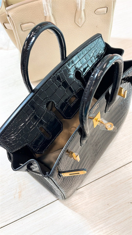  tailored tote bag detail view showing craftsmanship 8