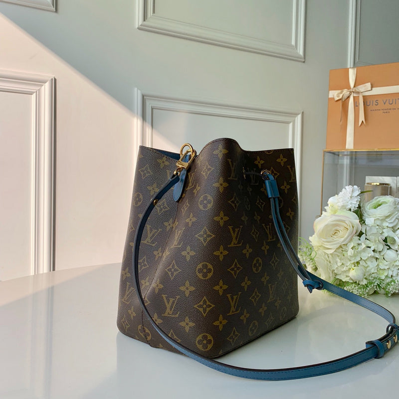 Handle and strap detail of statement structured women's handbag – women's luxury handbag