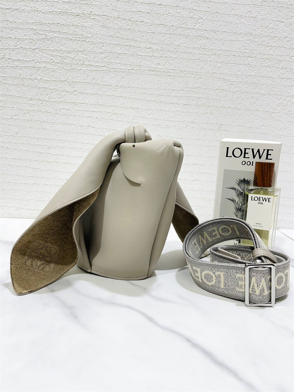 Ziva's Charm handbag – product shot (18.5cm*16cm*9cm)