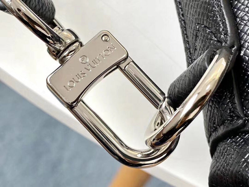 Handle and strap detail of structured sleek women's handbag – women's statement bag