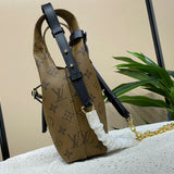  Minimalist tote bag front view 19
