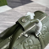 Side profile of premium modern women's handbag – women's luxury accessory