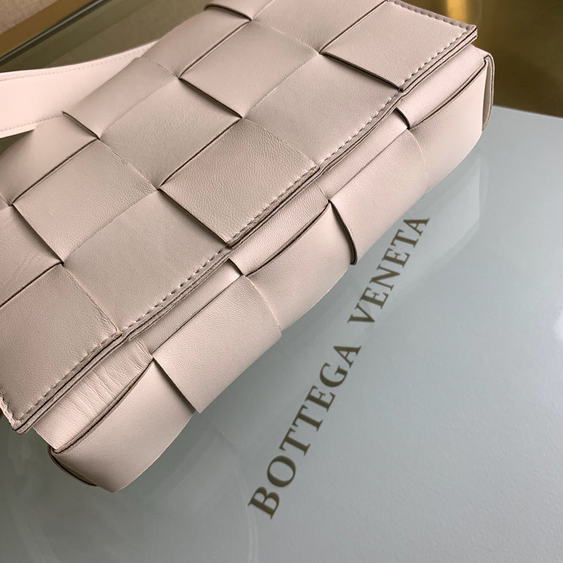 Elegant Vegan Leather Handbag - Chic Everyday Appeal | Women's Statement Accessory #1748 - product detail shot (image 10) of designer-inspired handbag