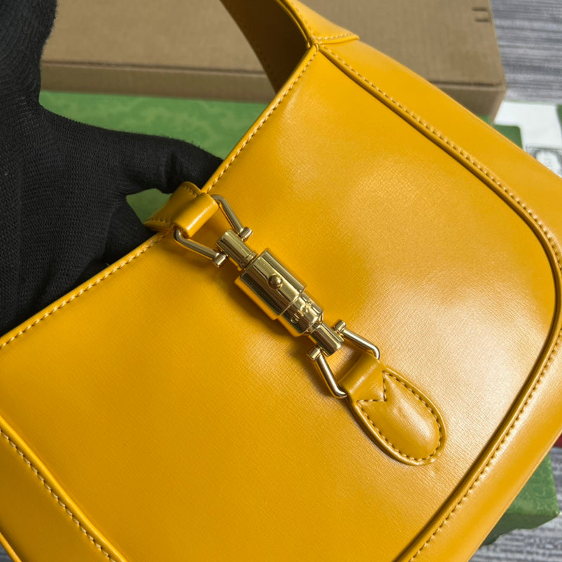 Handle and strap detail of elevated structured women's handbag – women's luxury handbag