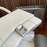 Ziva's Charm handbag – close-up view (one versatile size)