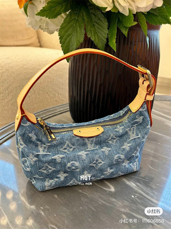  Refined tote bag front view 7