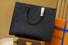 Luxury Signature Top Handle Bag - Elegant Women's Designer Handbag - NM4967