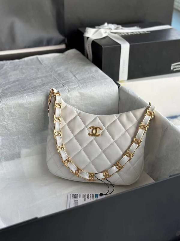 Zivas Charm Effortless Sophistication Everyday Handbag (Modern Wardrobe Staple) – Detail View