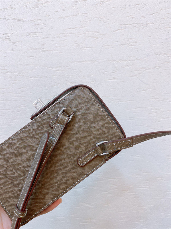  signature satchel detail view showing craftsmanship 32