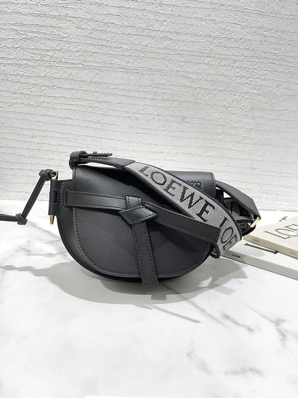 Ziva's Charm handbag – front view (15cm*12.5cm*9.5cm)