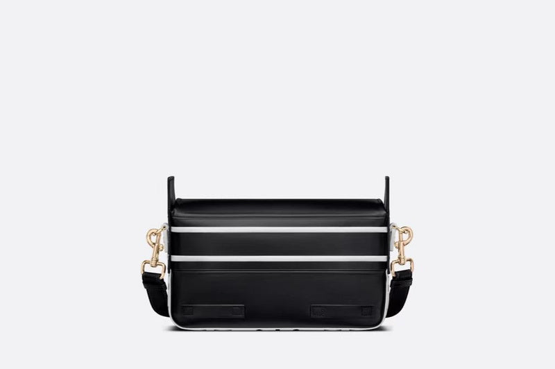 Handle and strap detail of sleek everyday-luxe women's handbag – women's designer-style accessory