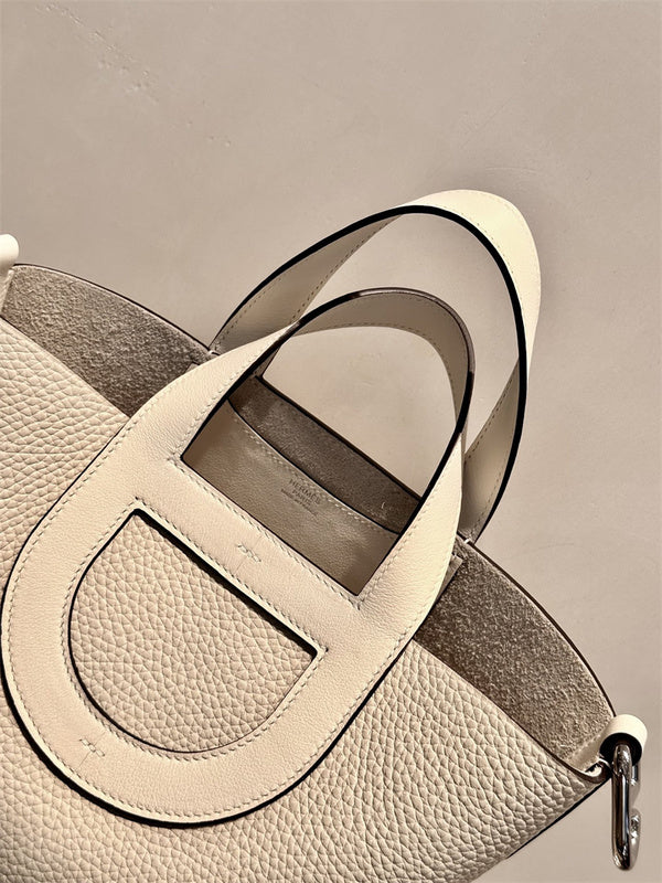  handbag close-up of hardware and finish 11