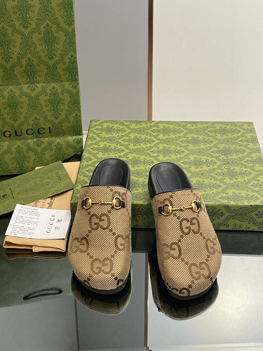 Gucci Luxury sneakers in clean off-white padded collar comfort front view