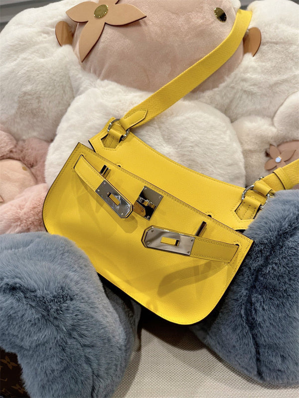  Everyday handbag front view
