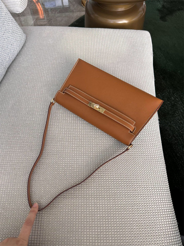  Classic satchel carried on shoulder 10