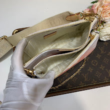 Luxury Iconic Crossbody Bag - Women's Elegant Designer Fashion - NM5416