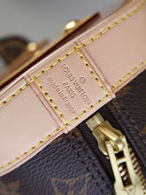 Designer Iconic Tote Handbag - Premium Luxury Women's Fashion - NM4278