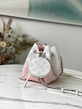 Chic Women's Designer Tote - Luxury Premium Handbag Style - NM5144