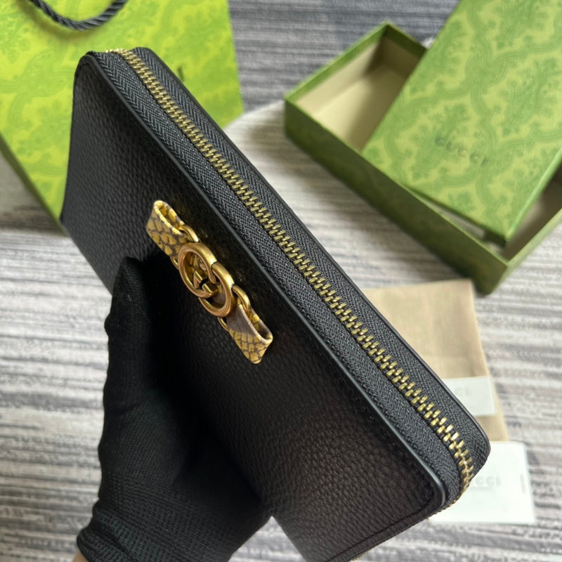 Styled lifestyle shot of structured sleek women's handbag – women's everyday handbag